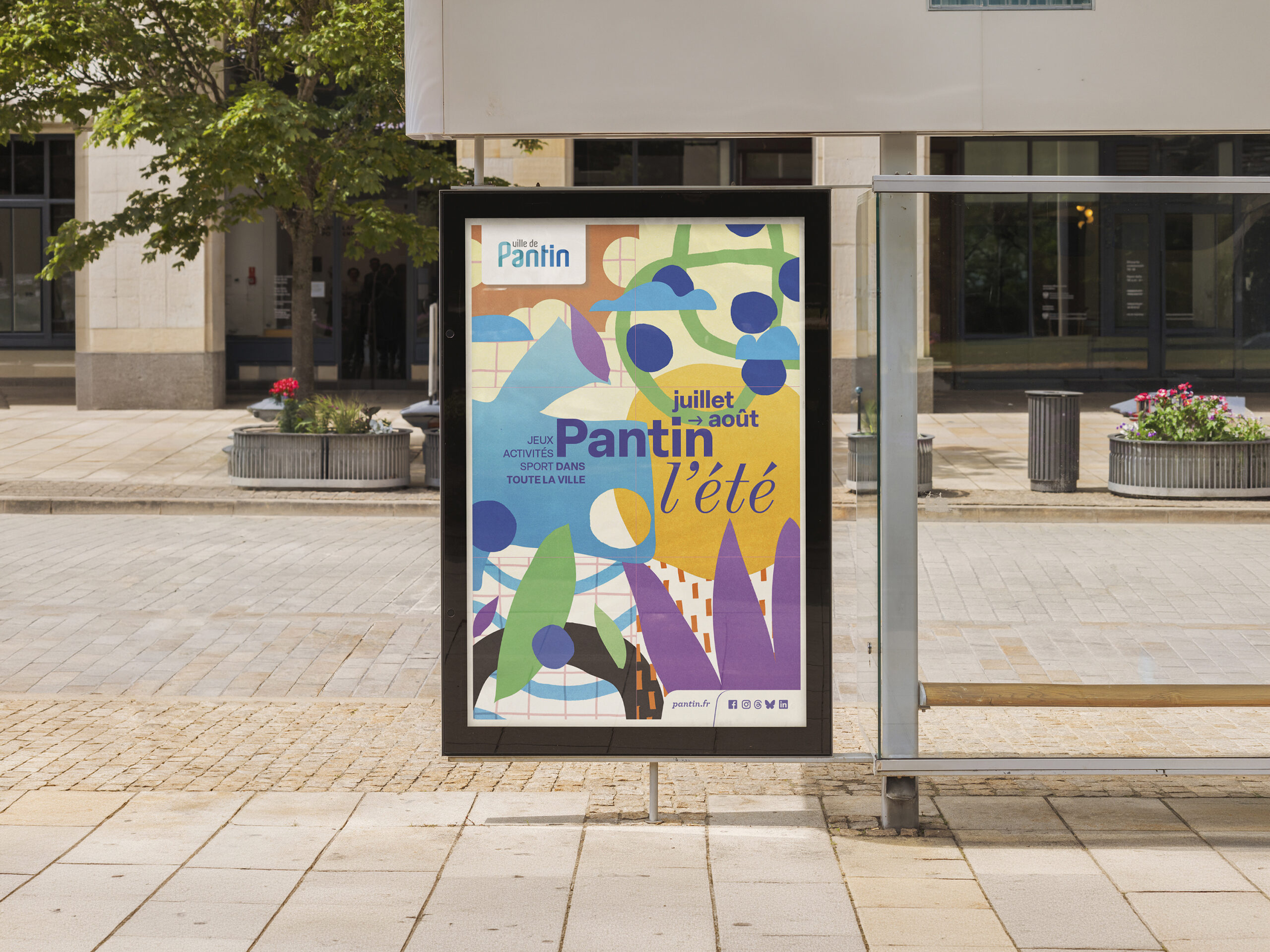 Système graphique Pantin l'été / Pantin l'hiver Affiche événementielle Pantin l'été, composition en zones rectangulaires avec formes organiques colorées, conçue par LikeDesign